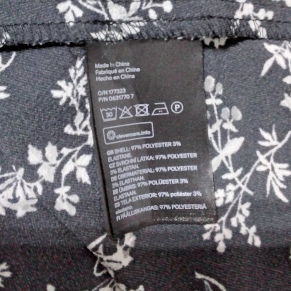 NEW H & M Women Dress Black Floral Pattern Long Sleeve Size 2 Soft Flare Relax - Picture 15 of 16